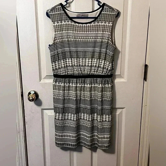 Ann Taylor Loft Dress Women’s Size M Black Stripe Geometric Tribal Print EUC - Picture 1 of 6